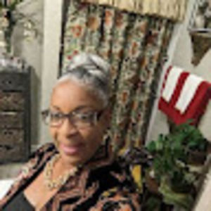 Meet your Posher, Lorrie